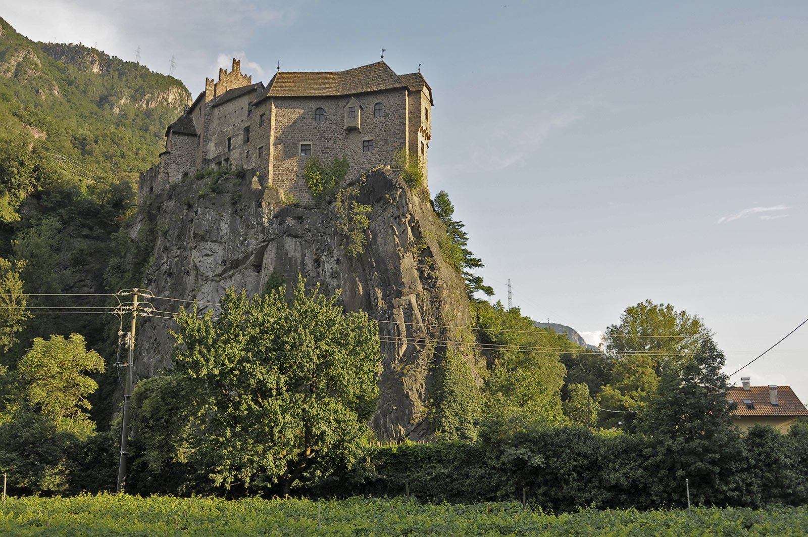 BMW K1600GT - Auf Tour in Italien bei der Burg Runkelstein